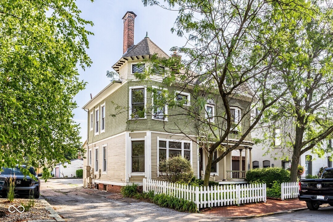 434 E New York St in Indianapolis, IN - Building Photo