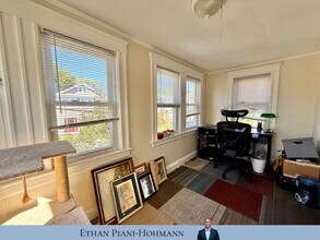 16 Birch Rd, Unit 1 in Watertown, MA - Building Photo - Building Photo