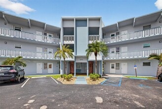 2200 Park Ln in Hollywood, FL - Building Photo - Building Photo