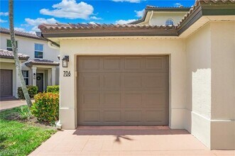 700 Diamond Cir in Naples, FL - Building Photo - Building Photo