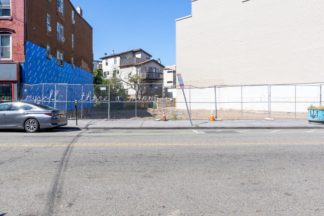 285 Newark Ave in Jersey City, NJ - Building Photo