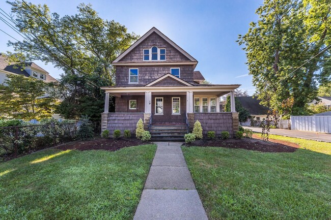 21 Lee Ave in Rockville Centre, NY - Building Photo - Building Photo