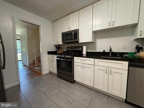 1105 Sharon Ct in McLean, VA - Building Photo - Building Photo