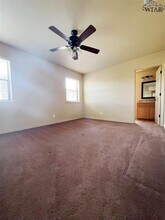 1201 N Pacific Ave in Iowa Park, TX - Building Photo - Building Photo