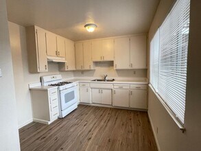 2317 Peppermint Dr-Unit -B in Modesto, CA - Building Photo - Building Photo