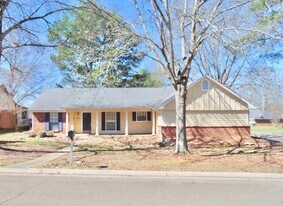 703 Greenfield Dr in Ridgeland, MS - Building Photo