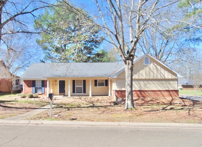 703 Greenfield Dr in Ridgeland, MS - Building Photo