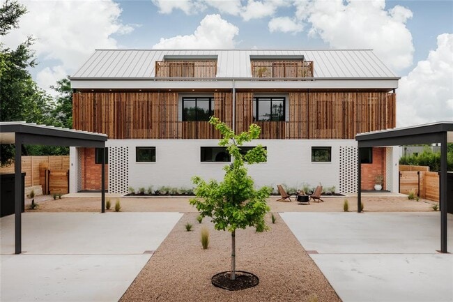 303 W Elizabeth St in Austin, TX - Building Photo - Building Photo