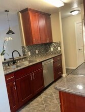 713 Canonbury Way in Hayward, CA - Foto de edificio - Building Photo