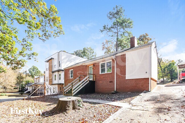 2081 Glenwood Ave SE in Atlanta, GA - Foto de edificio - Building Photo
