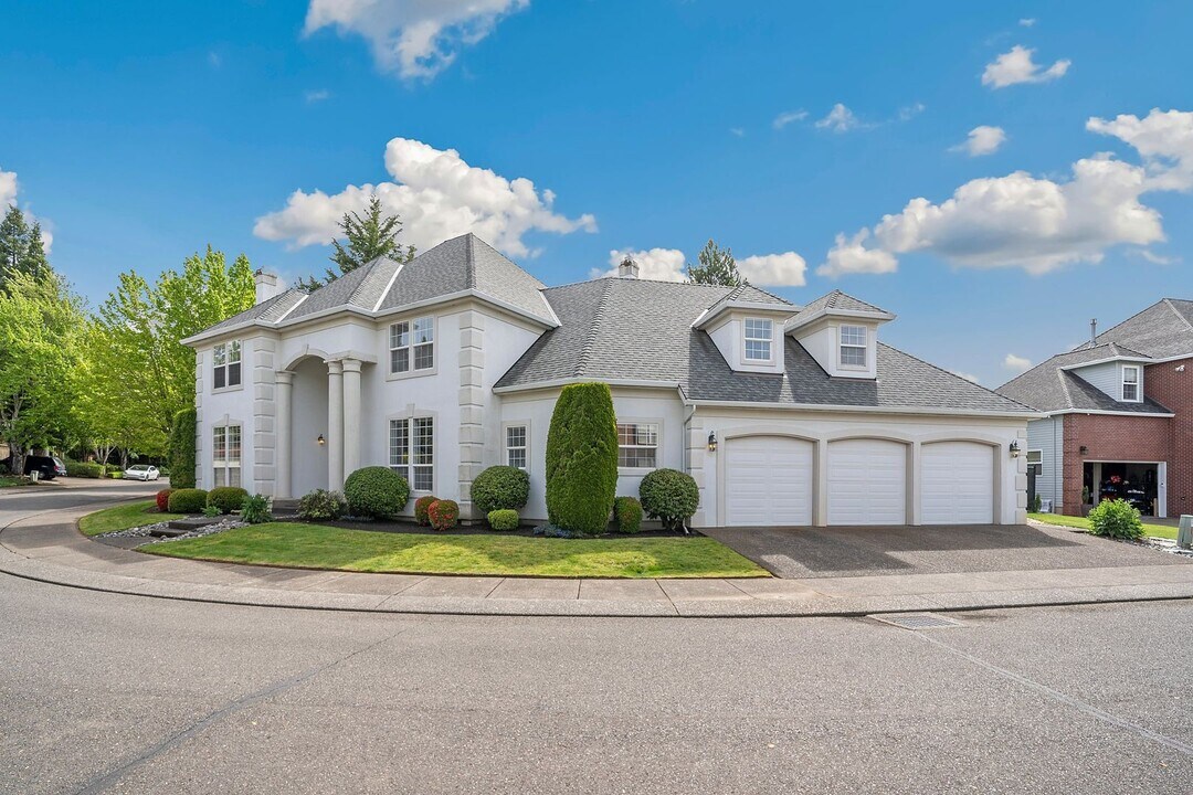 2284 NW Wheatfield Way in Portland, OR - Building Photo