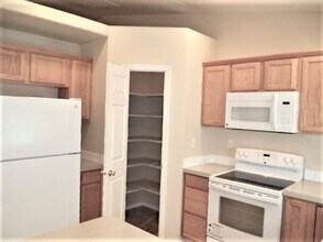 8263 W Orbit Dr in Boise, ID - Foto de edificio - Building Photo