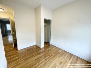 92 L St, Unit 2 in Boston, MA - Building Photo - Building Photo