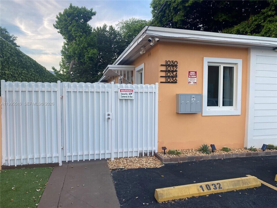 1034 NW 2nd St in Miami, FL - Building Photo