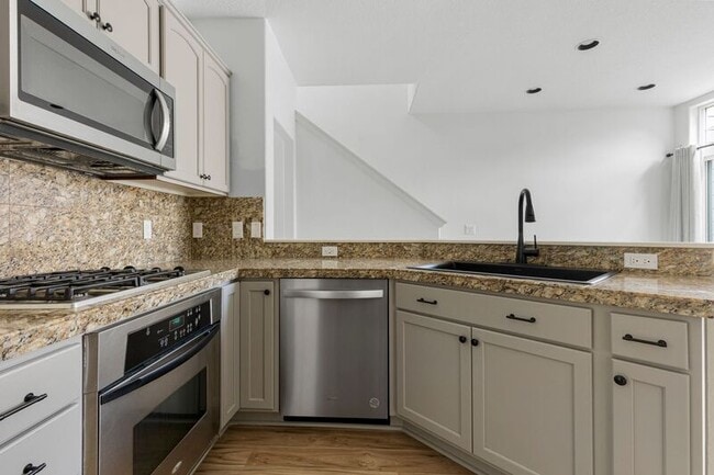 7282 NE Stoneybrook St in Hillsboro, OR - Building Photo - Building Photo