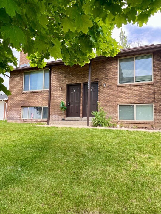 3322 N Fairfield Rd in Layton, UT - Foto de edificio
