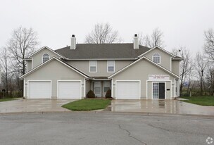 South Gardens Townhomes in Harrisonville, MO - Building Photo