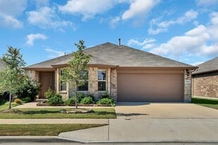 16617 Porterfield Ln in Justin, TX - Building Photo