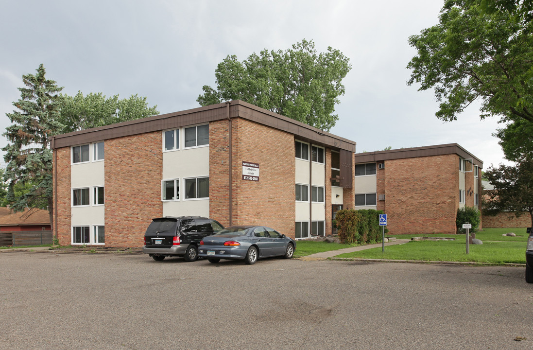 7444 Cedar Ave S in Richfield, MN - Foto de edificio