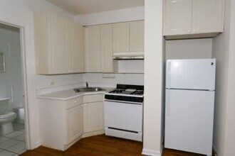 922 W Dakin St, Unit 011 in Chicago, IL - Building Photo - Building Photo