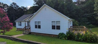 2325 Shady Grove Rd in Carrollton, GA - Building Photo