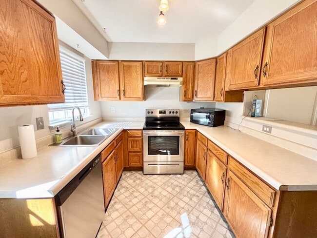 11891 E Kepner Dr in Aurora, CO - Building Photo - Building Photo