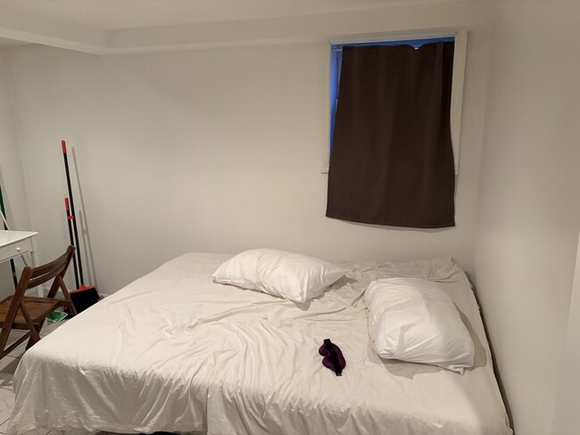 9022 70th Dr, Unit Studio in Forest Hills, NY - Foto de edificio - Building Photo