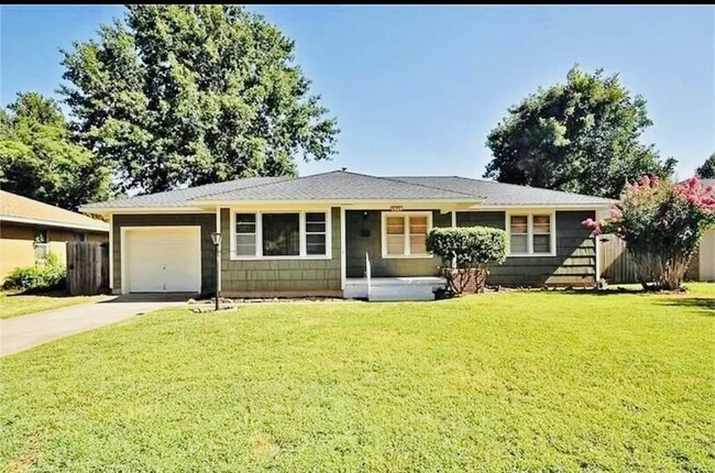 property at 1505 Huntington Way