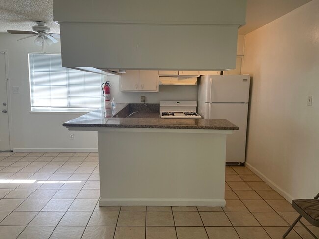 26 Nedra Ct, Unit Nedra court in Sacramento, CA - Building Photo - Building Photo