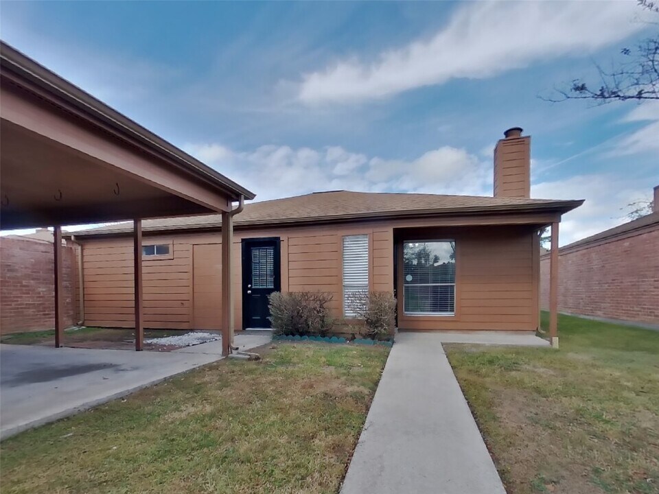 6922 Clee Ln in Spring, TX - Foto de edificio