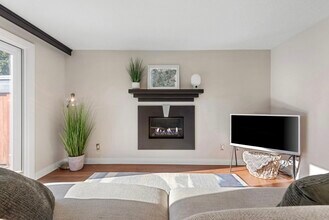 5006 SW Sweeney St in Portland, OR - Building Photo - Building Photo