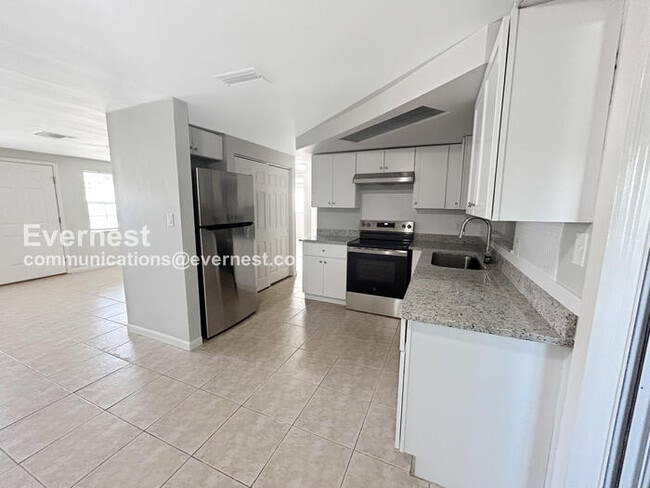 3034 Primrose Dr in Holiday, FL - Foto de edificio - Building Photo