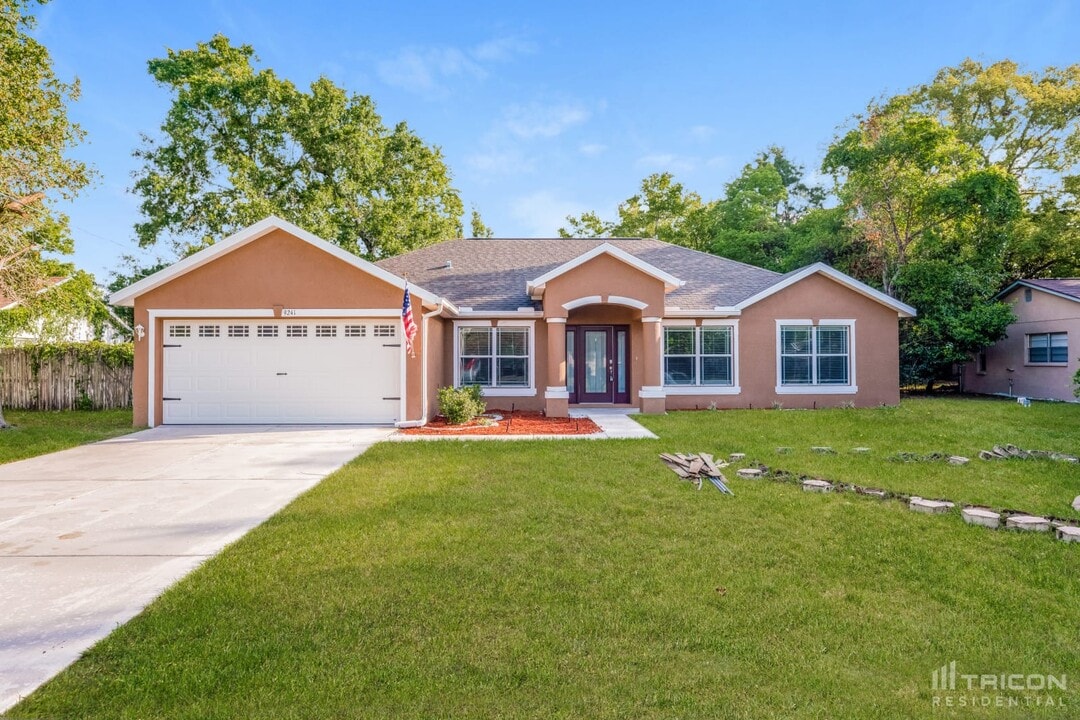 9241 Sanborn St in Spring Hill, FL - Building Photo