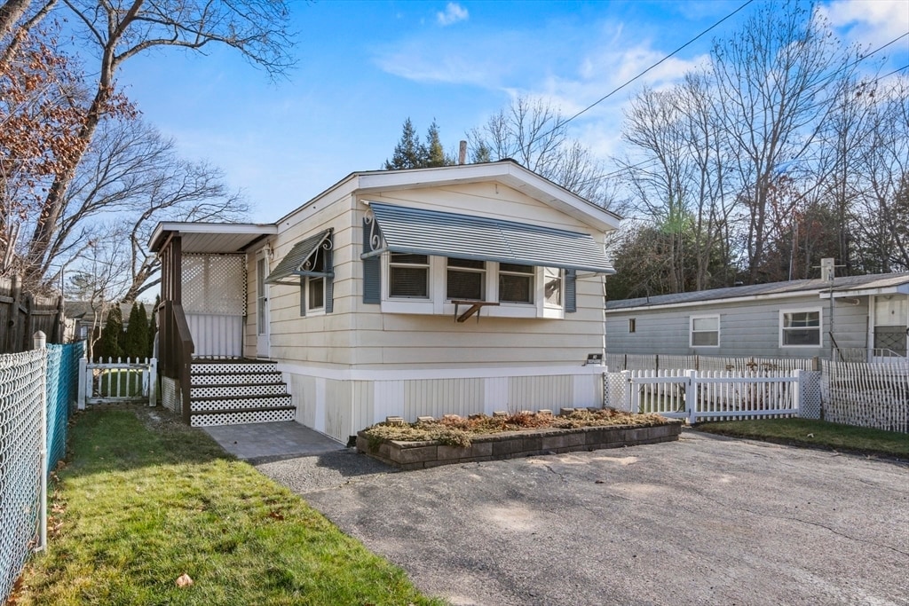 17 Irene Ave in Webster, MA - Building Photo