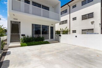 4432 W Flagler St in Miami, FL - Building Photo - Building Photo
