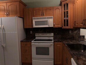 5442 Lakewood Cir S-Unit -D in Margate, FL - Foto de edificio - Building Photo