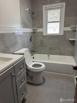 18 Eulner St in Sayreville, NJ - Building Photo