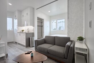 2929 S La Brea Ave in Los Angeles, CA - Building Photo - Building Photo