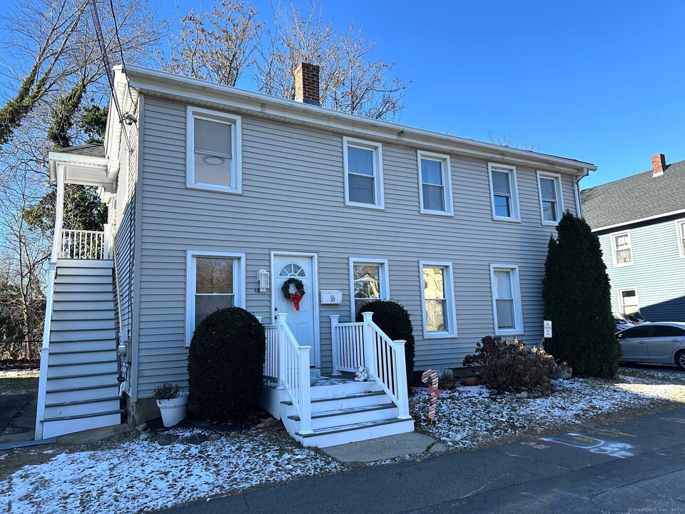 16 John St in Branford, CT - Building Photo