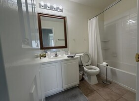 16623 Newglen Ln in Houston, TX - Building Photo