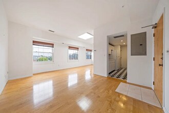 21 Linden St in Quincy, MA - Building Photo - Building Photo