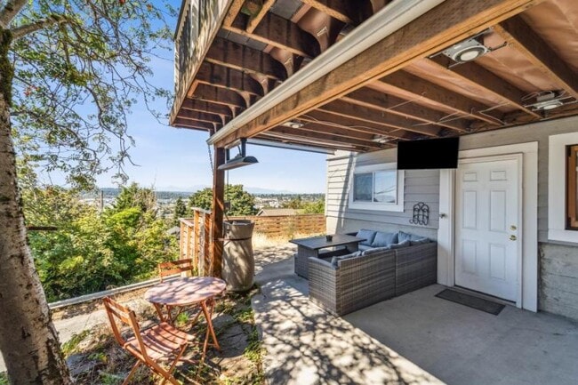 property at 103 N Market St
