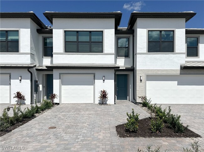 property at 27831 Solis Grande Dr