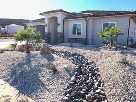 3322 E Holly Cir in Saint George, UT - Building Photo