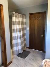 8 Raymond St, Unit 201 in Biddeford, ME - Foto de edificio - Building Photo