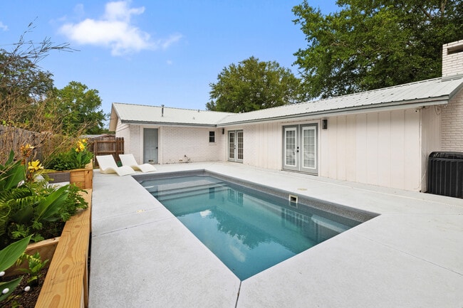 122 Dyer St in Niceville, FL - Building Photo - Building Photo