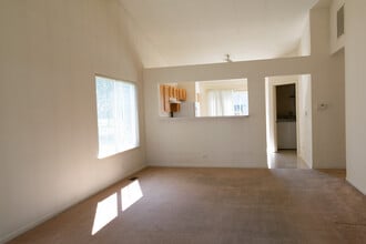 61 W Providence Ln in Round Lake, IL - Foto de edificio - Building Photo