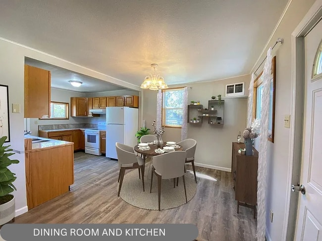 10711 S Sprague St in Cheney, WA - Foto de edificio - Building Photo