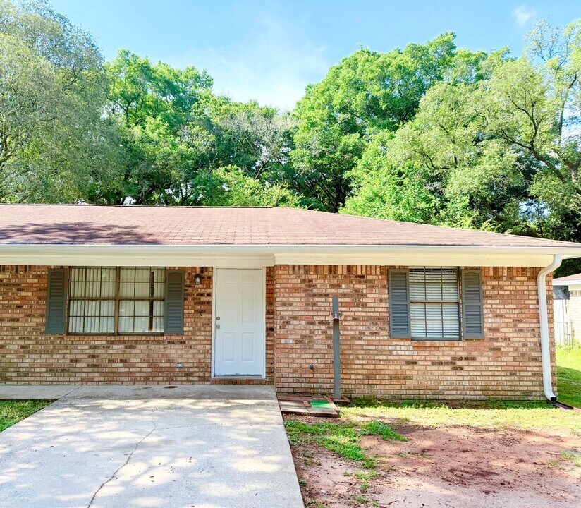 6461 Maddox Rd in Milton, FL - Building Photo