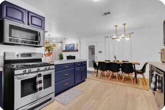 1124 E Thirteenth St in Deer Park, TX - Building Photo - Building Photo